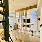 Saints & Sinners Romantic Jacuzzi * 부쿠레슈티