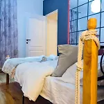 Saints & Sinners Romantic Jacuzzi Villa *