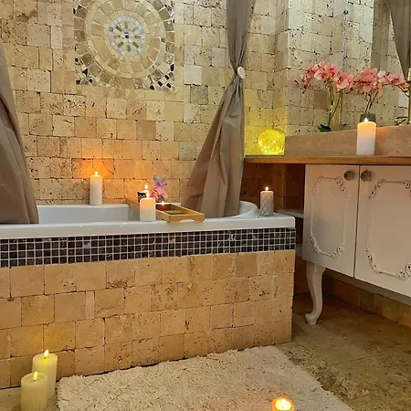 Saints & Sinners Romantic Jacuzzi *