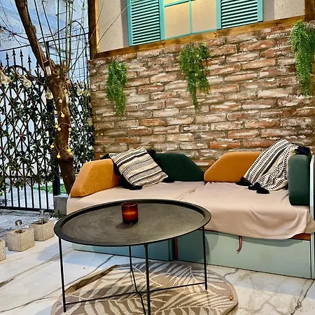 Saints & Sinners Romantic Jacuzzi Bucureşti