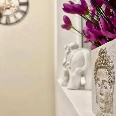 Saints & Sinners Romantic Jacuzzi Vilă *