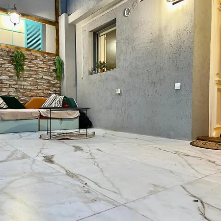 Saints & Sinners Romantic Jacuzzi * Bucureşti