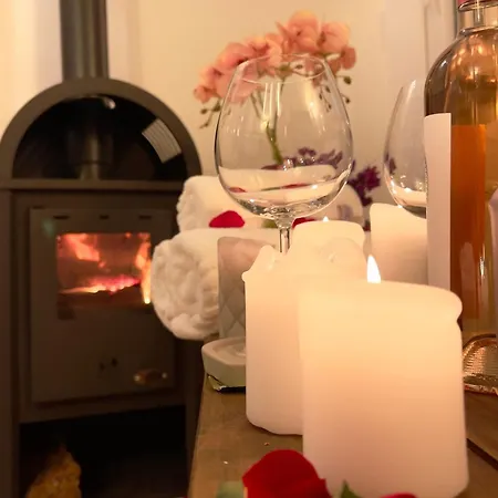 Saints & Sinners Romantic Jacuzzi * Bucureşti