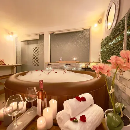 Saints & Sinners Romantic Jacuzzi *