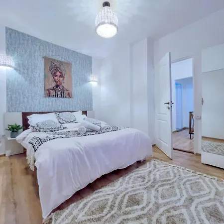 Saints & Sinners Romantic Jacuzzi * Bucharest