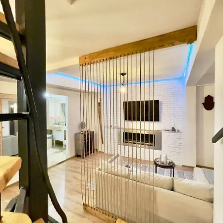 Saints & Sinners Romantic Jacuzzi * Bucharest