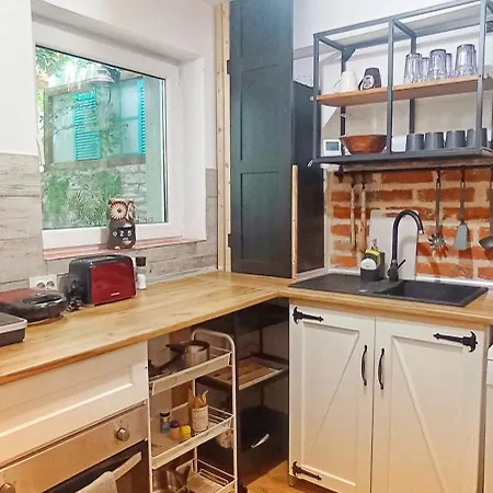 Saints & Sinners Romantic Jacuzzi Villa Bucharest