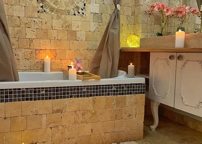 Saints & Sinners Romantic Jacuzzi *