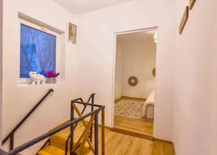 Saints & Sinners Romantic Jacuzzi Villa Bucharest