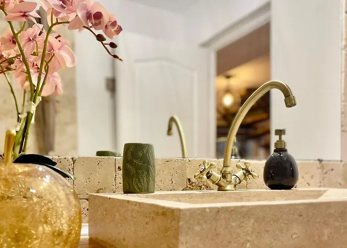 Villa Saints & Sinners Romantic Jacuzzi Bucharest