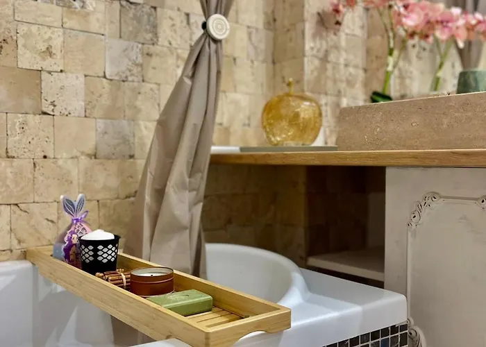 Villa Saints & Sinners Romantic Jacuzzi