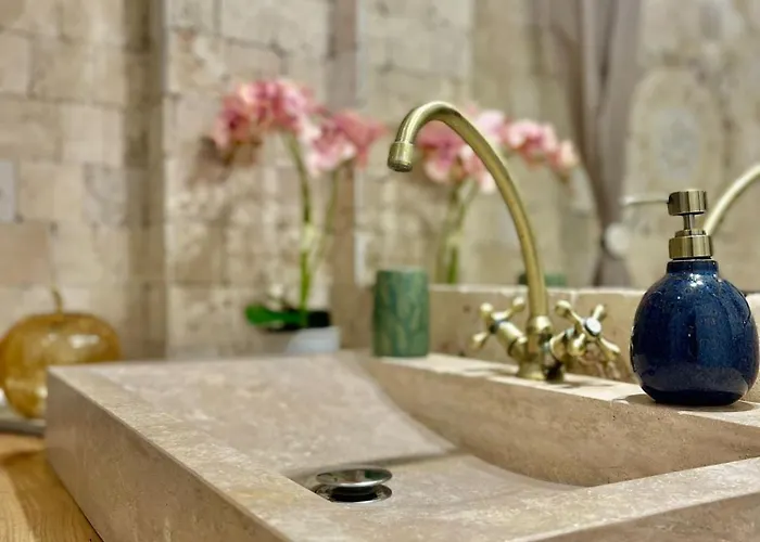 Saints & Sinners Romantic Jacuzzi *