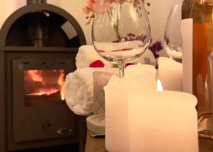 Saints & Sinners Romantic Jacuzzi * Bucharest