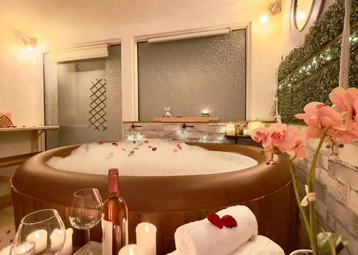 Saints & Sinners Romantic Jacuzzi *