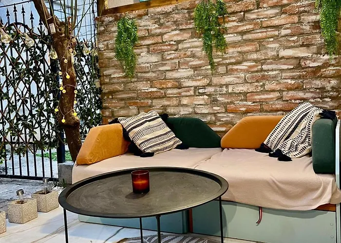 Saints & Sinners Romantic Jacuzzi Bucharest