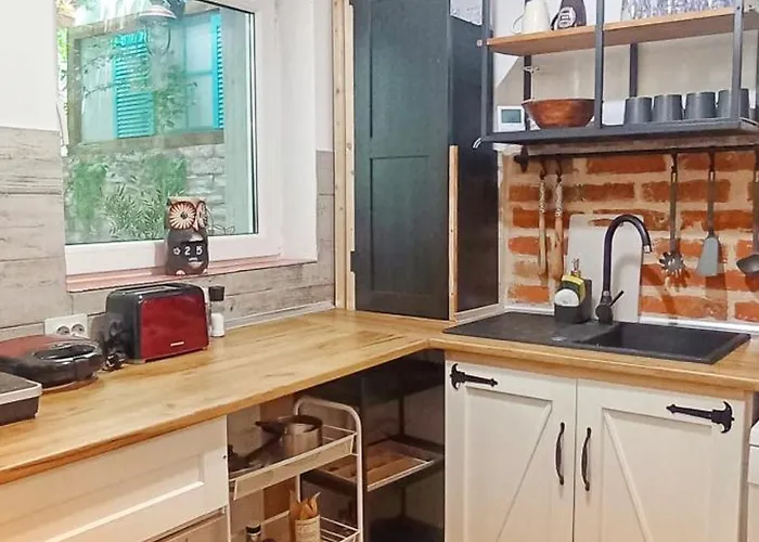 Saints & Sinners Romantic Jacuzzi Villa Bucharest