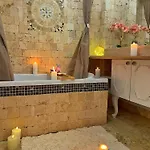 Saints & Sinners Romantic Jacuzzi *